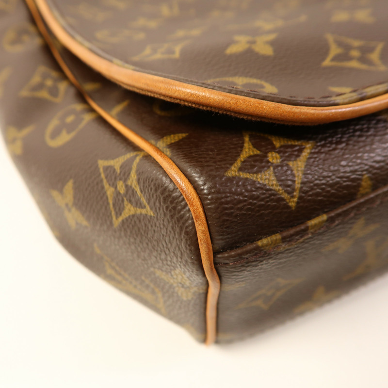 LOUIS VUITTON Monogram Abbesses金扣肩背袋-11