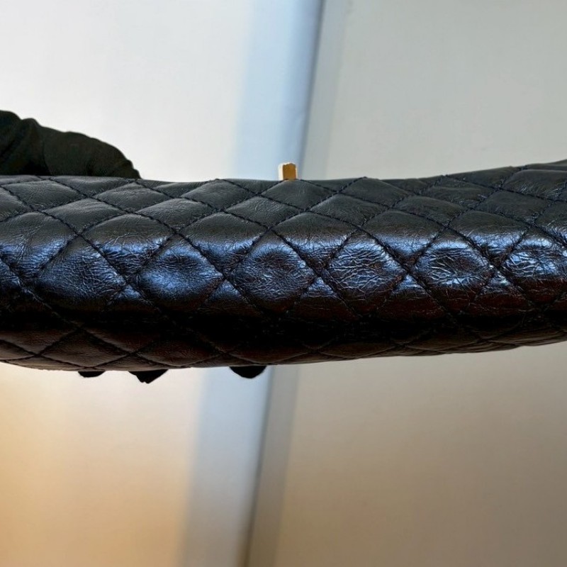 Chanel 藍色珠光皮革方釦肩側包-12