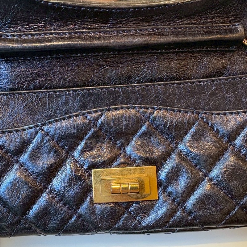 Chanel 藍色珠光皮革方釦肩側包-17