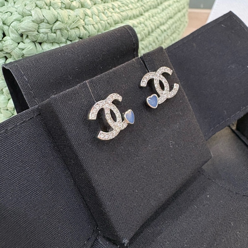 全新Chanel 經典款雙C logo 銀色 針式耳環-2