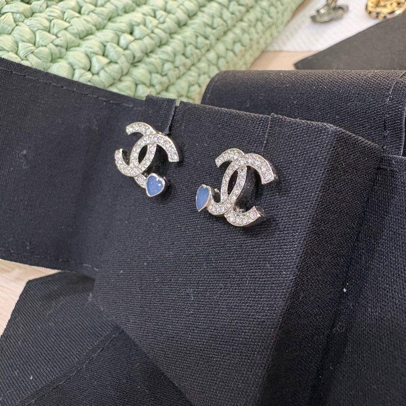 全新Chanel 經典款雙C logo 銀色 針式耳環-3