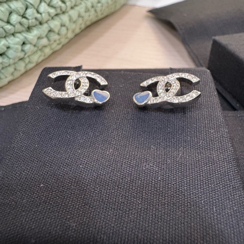 全新Chanel 經典款雙C logo 銀色 針式耳環-4