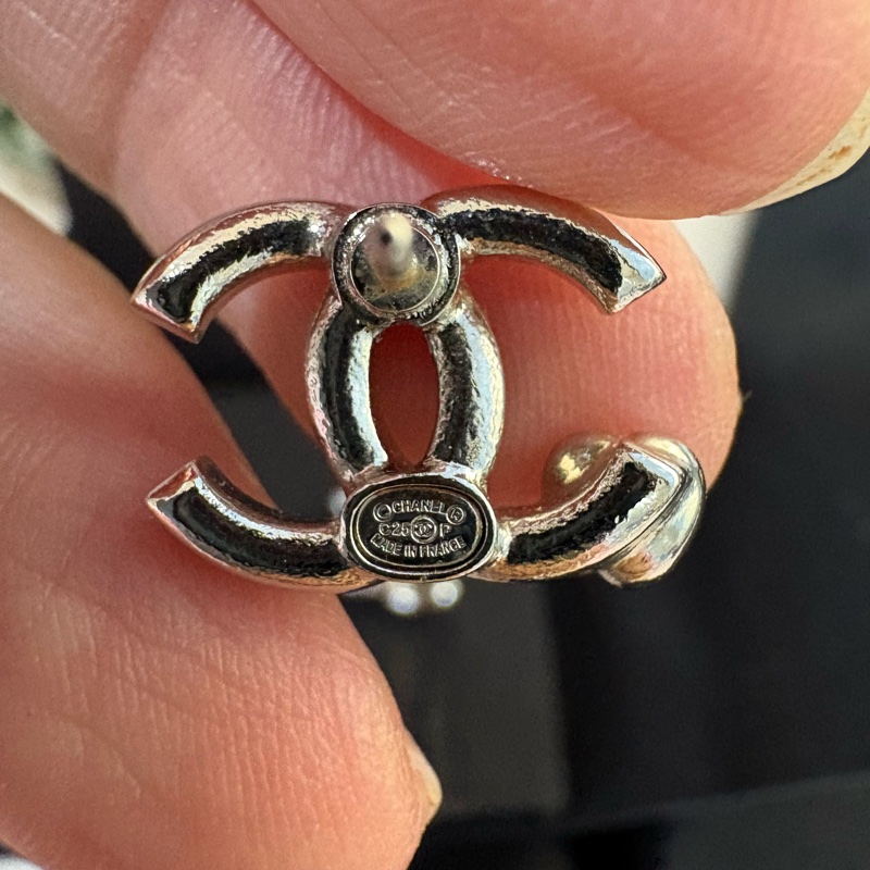 全新Chanel 經典款雙C logo 銀色 針式耳環-7