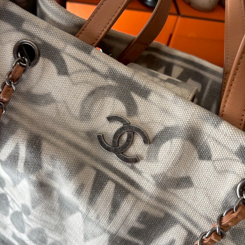 Chanel 霧銀鍊米白底漸層灰圖騰布托特包-4