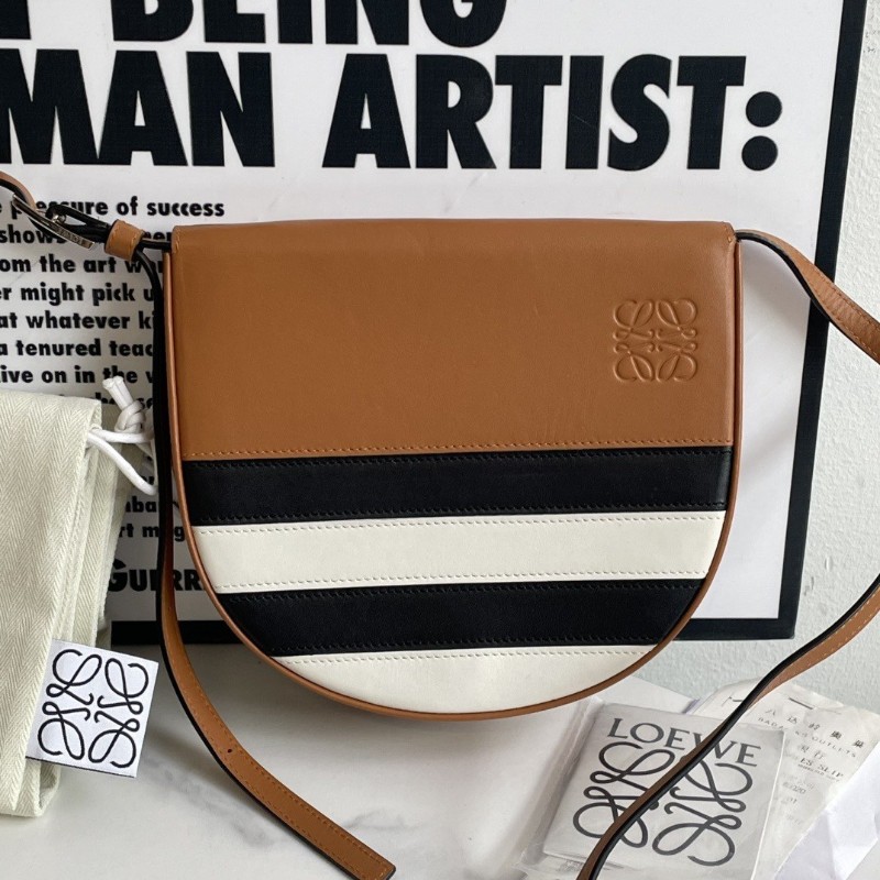 Loewe羅意威 焦糖拼色 限量款heel 斜背包
🈶購鉦-0