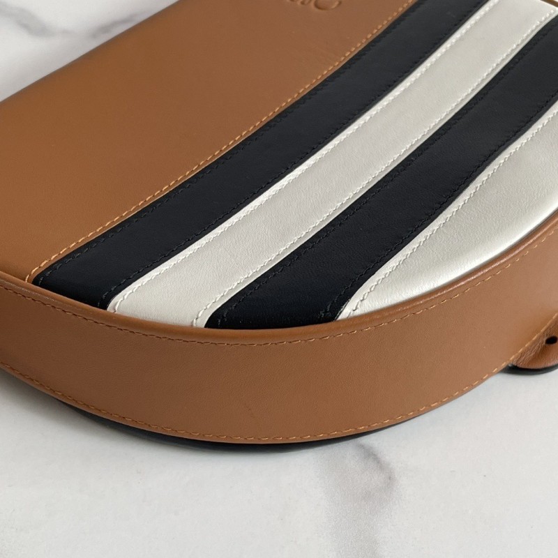 Loewe羅意威 焦糖拼色 限量款heel 斜背包
🈶購鉦-3