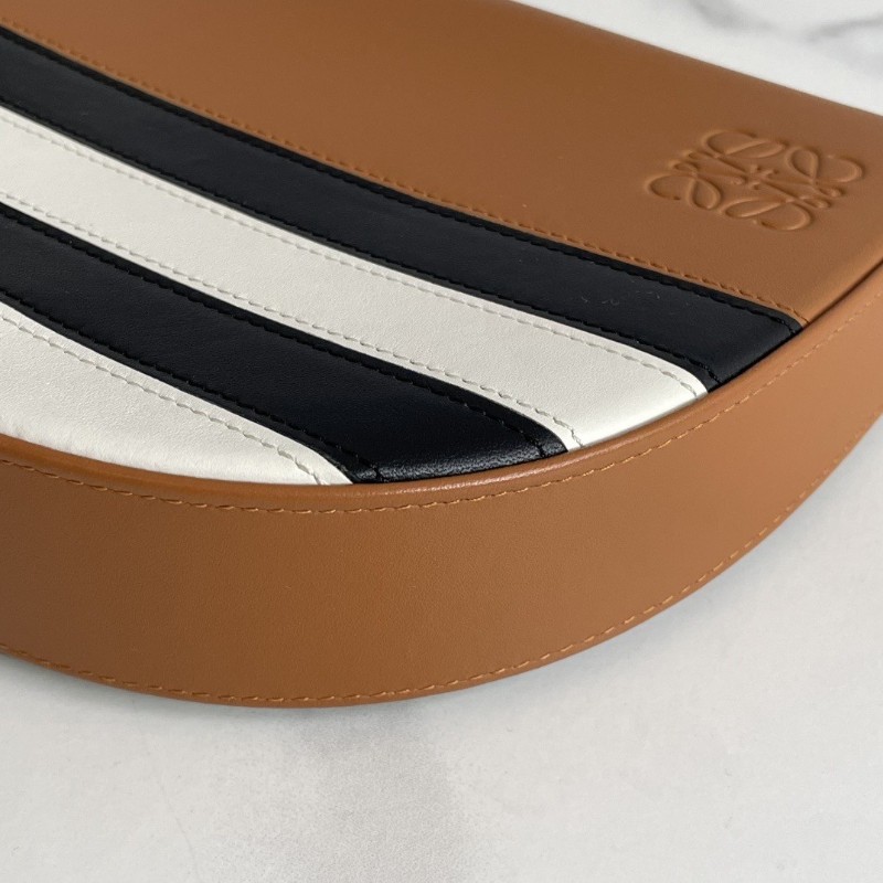 Loewe羅意威 焦糖拼色 限量款heel 斜背包
🈶購鉦-4