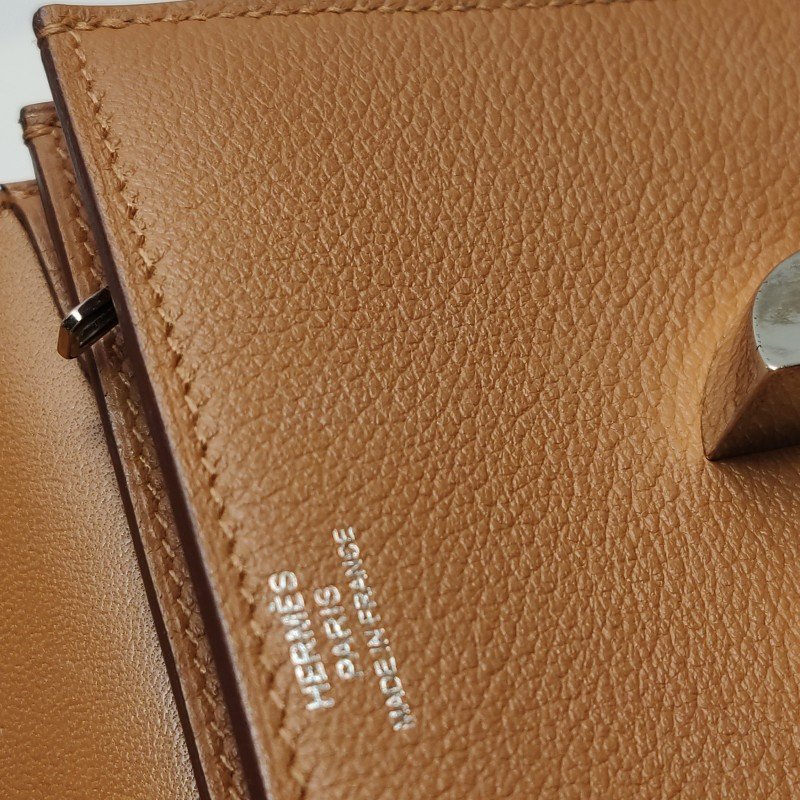 Hermes 2002系列 牛皮 純色 圓形 H鎖扣 皮夾-11