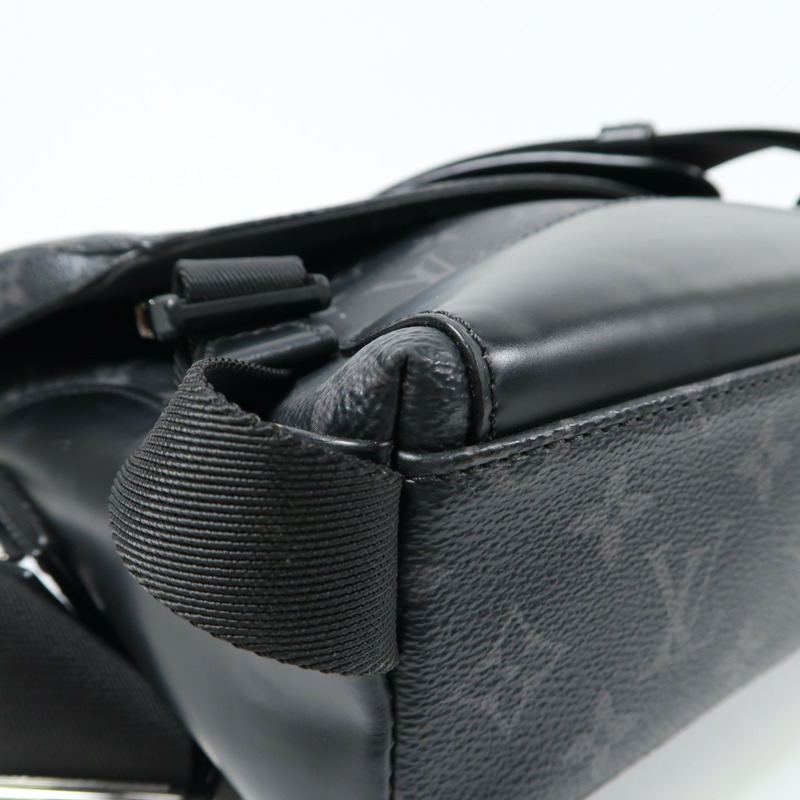 LOUIS VUITTON Monogram Eclipse Messenger PM Voyager銀扣肩背袋-9