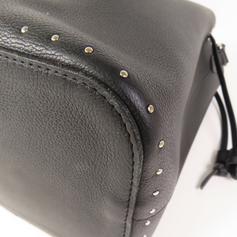 LOUIS VUITTON 牛皮皮革Rock Me Bucket Studs銀扣肩背袋-5
