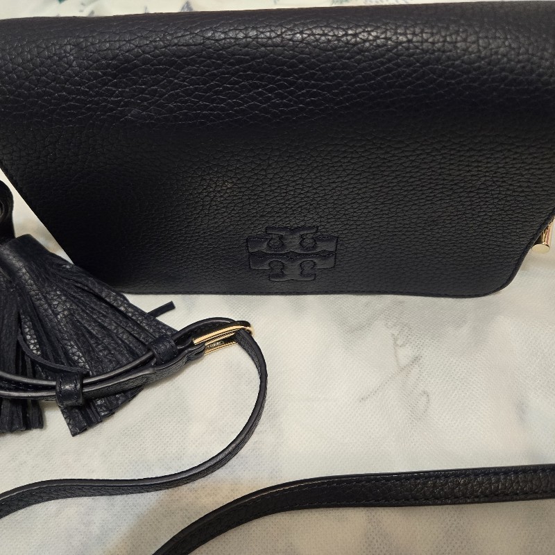 TORY BURCH 瀏蘇荔枝紋經典斜背包-0