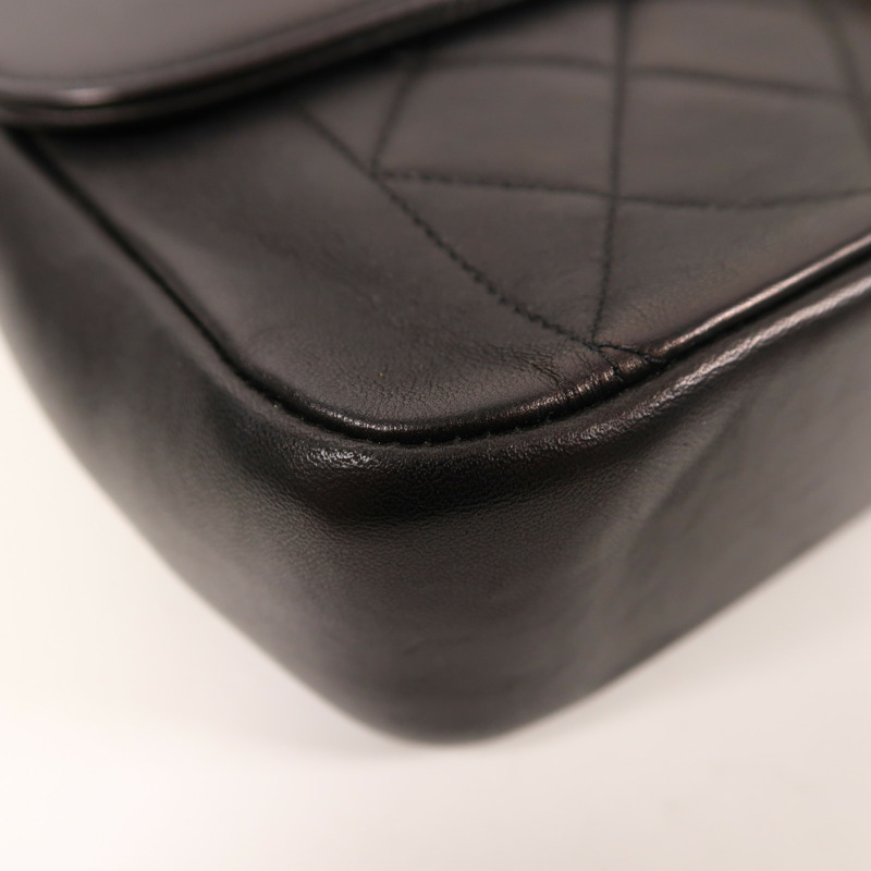 CHANEL 皮革Chain Shoulder金扣鏈帶肩背袋-12