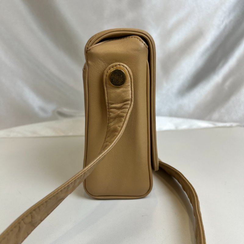 CHANEL VINTAGE杏色羊皮金扣斜背包-2