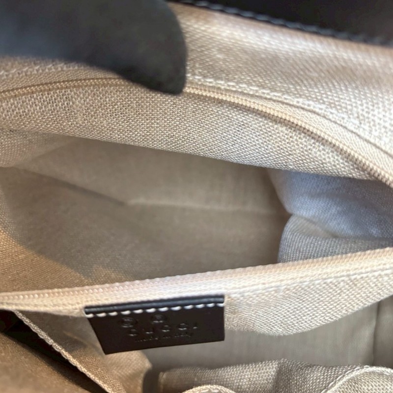 Gucci 黑皮革小G壓紋下蓋後背包-18