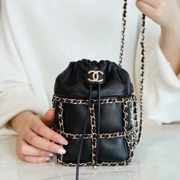 99新閒置✨香奈兒黑金抽繩水桶斜挎包 絕版收藏🔥超模劉雯同款-1