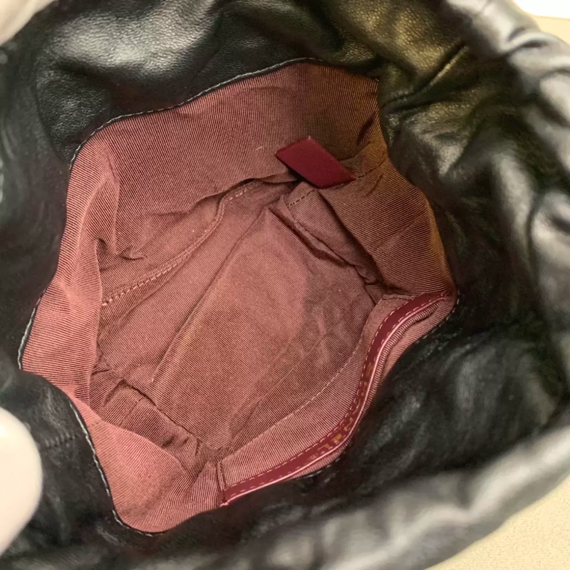 99新閒置✨香奈兒黑金抽繩水桶斜挎包 絕版收藏🔥超模劉雯同款-8