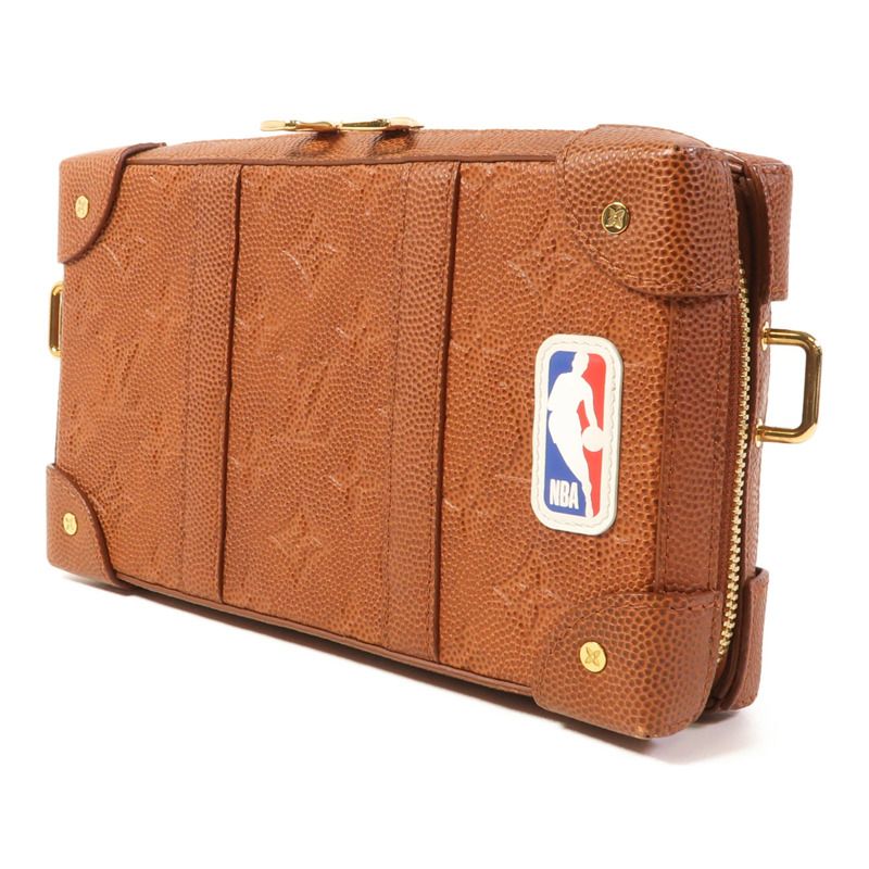 LOUIS VUITTON Monogram Taurillon LVxNBA Soft Trunk Wearable金扣肩背袋-2
