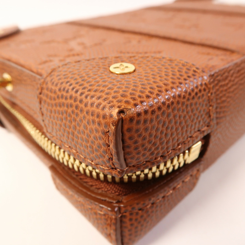 LOUIS VUITTON Monogram Taurillon LVxNBA Soft Trunk Wearable金扣肩背袋-8