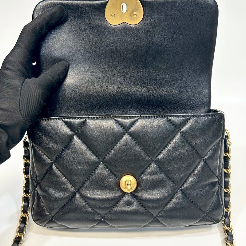 CHANEL黑金羊皮愛心琺琅釦Flap bag AS3986-11