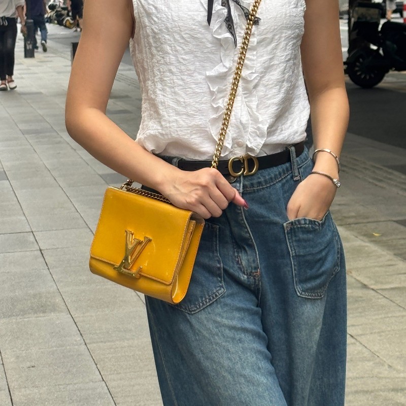 LV chain louise大logo黃色漆皮鏈條包肩背包斜背包-1