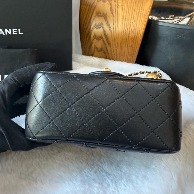 菱格紋小羊皮口蓋金球方胖包(黑色)-5