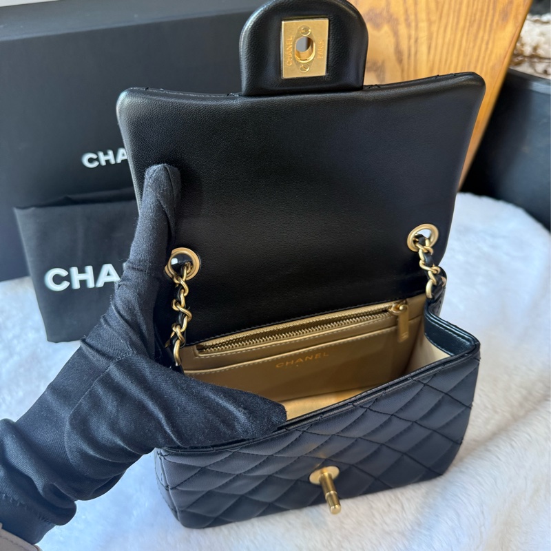 菱格紋小羊皮口蓋金球方胖包(黑色)-6