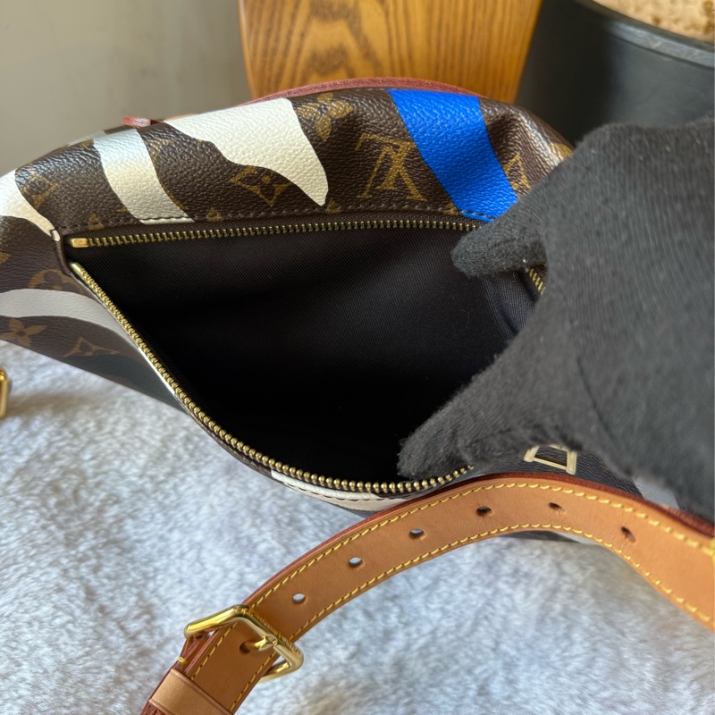 *限定款* Monogram 英雄聯盟聯名款腰包 M45106-2