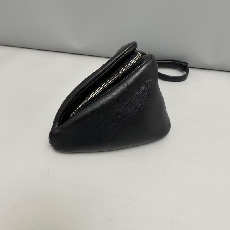 Prada普拉達 黑色全皮秀款hobo三角包肩背包斜背包-5