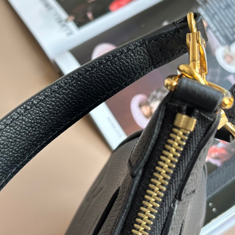 ::LOUIS VUITTON:: LV M46002 Bagatelle黑色壓花紋手提兩用肩背包 腋下半月包-28