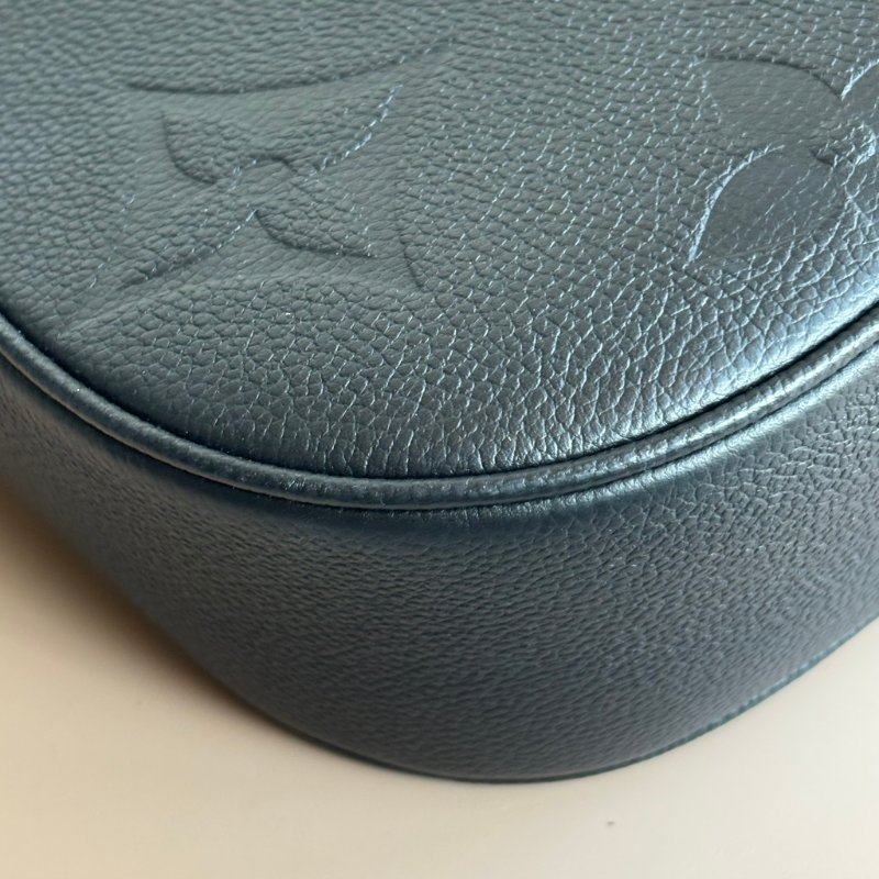 ::LOUIS VUITTON:: LV M46002 Bagatelle黑色壓花紋手提兩用肩背包 腋下半月包-35