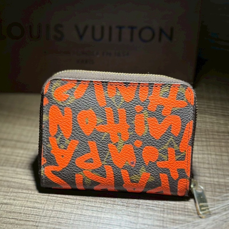 LV 塗鴉拉鍊零錢包-0