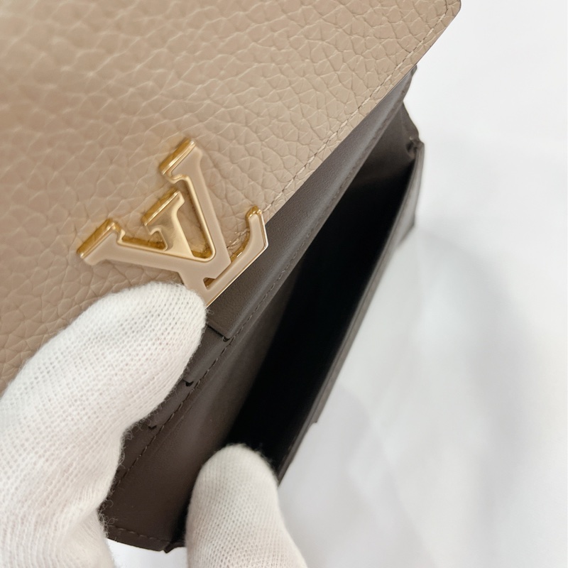 莉亞精品♡ LV m62159 中夾奶茶 九新美夾-11