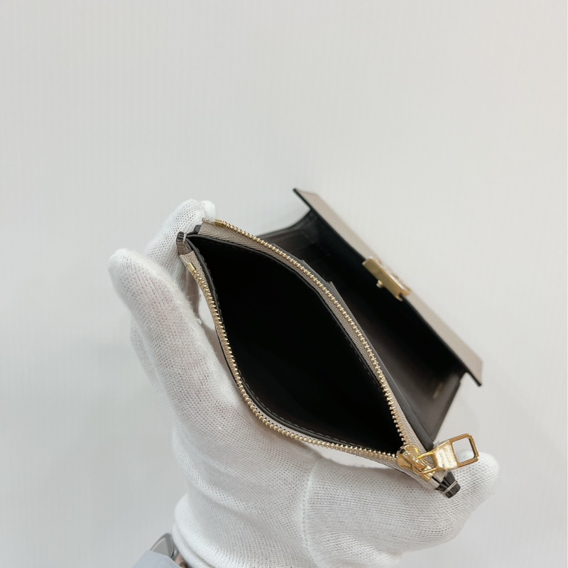 莉亞精品♡ LV m62159 中夾奶茶 九新美夾-13