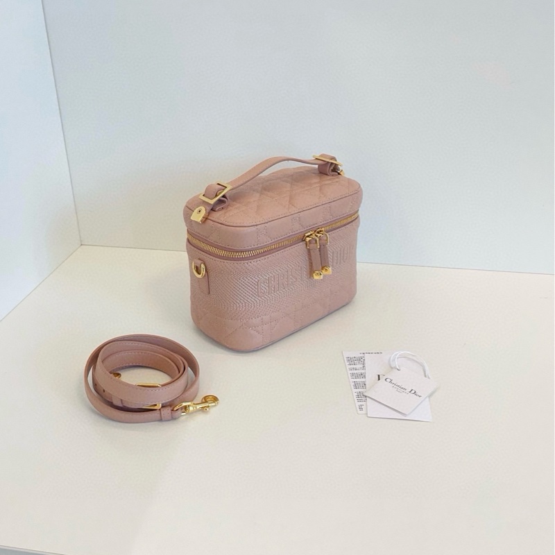 Dior 迪奧 Vanity 藕粉色 化妝包 小號 約19*18.5*14.5 經典藤格紋帶子母logo 粉色系金扣-1