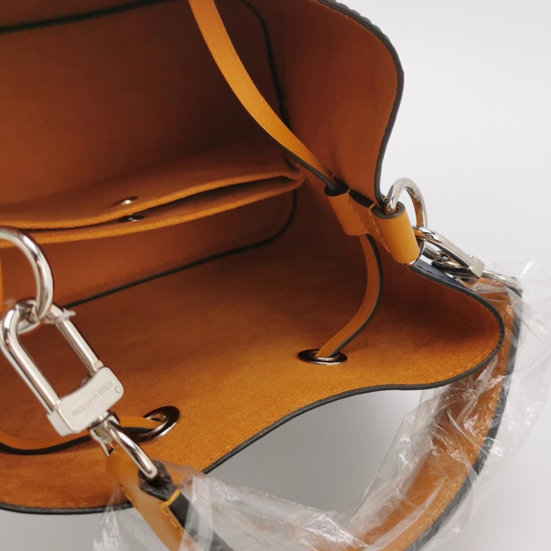 LV 路易威登 Neonoe bb 藍黃拼色 epi 水波紋 芯片款 尺寸約20x20x13-7