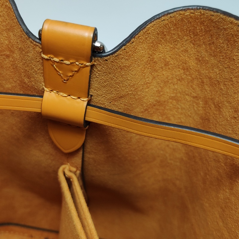 LV 路易威登 Neonoe bb 藍黃拼色 epi 水波紋 芯片款 尺寸約20x20x13-9