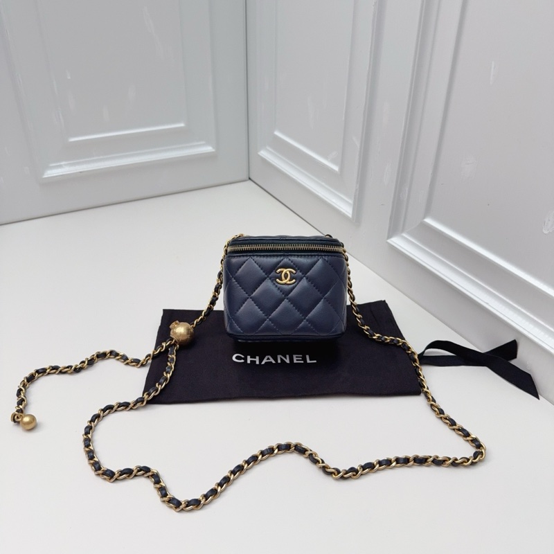 Chanel 香奈兒 深藍近黑 金球 鏈條小盒子 29開 尺寸約10.7.9 附件：塵袋。-0