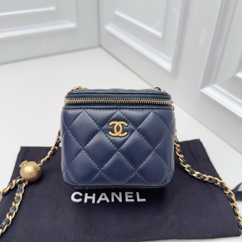 Chanel 香奈兒 深藍近黑 金球 鏈條小盒子 29開 尺寸約10.7.9 附件：塵袋。-1