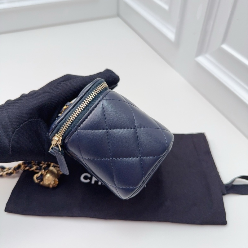 Chanel 香奈兒 深藍近黑 金球 鏈條小盒子 29開 尺寸約10.7.9 附件：塵袋。-3