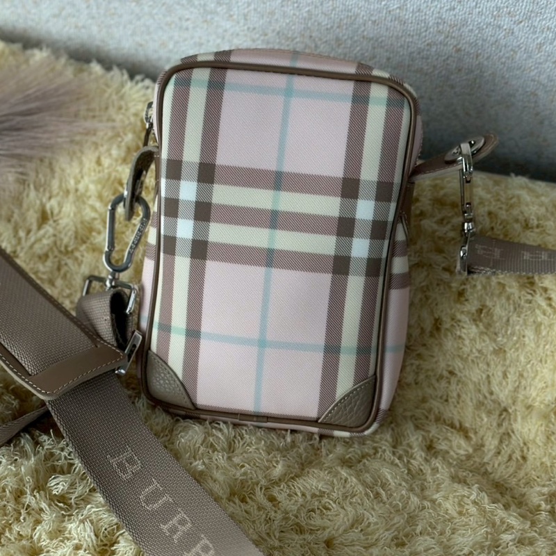 BURBERRY 粉色斜背相機包-0