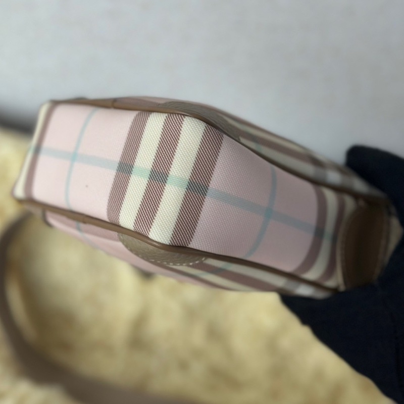 BURBERRY 粉色斜背相機包-3