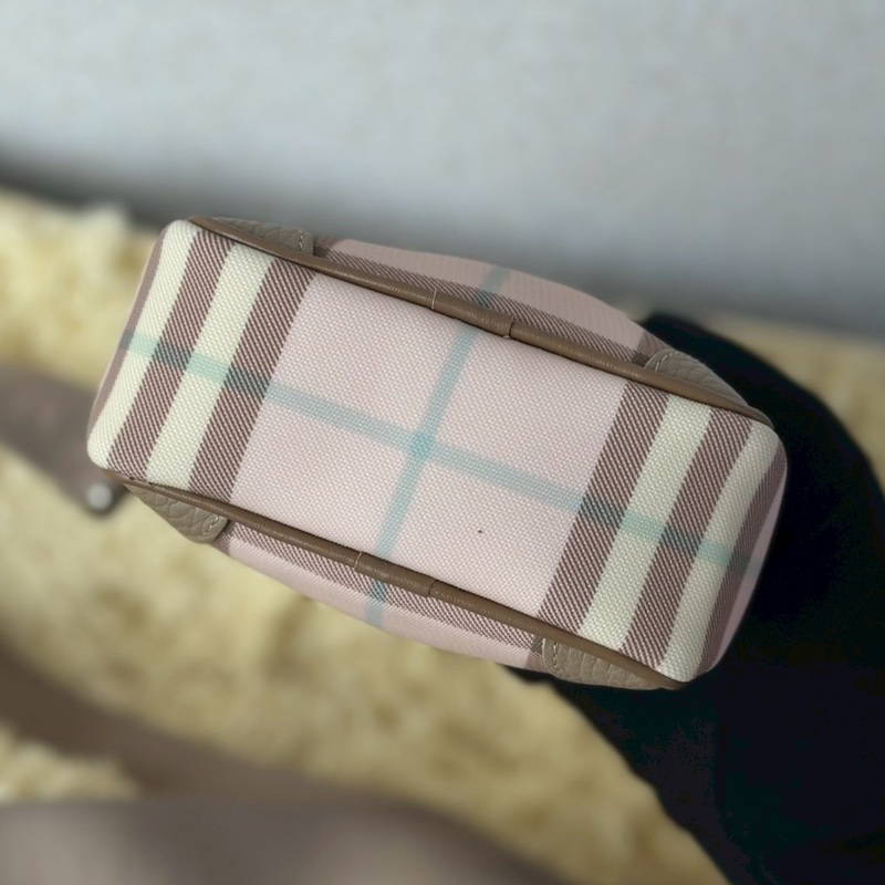 BURBERRY 粉色斜背相機包-5