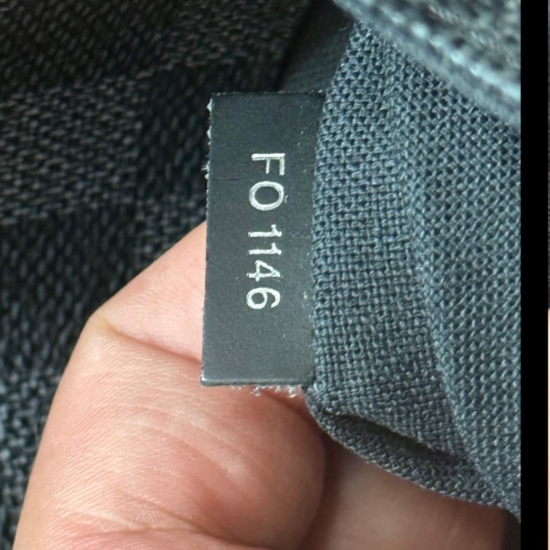 Lv棋盤格側背包-11