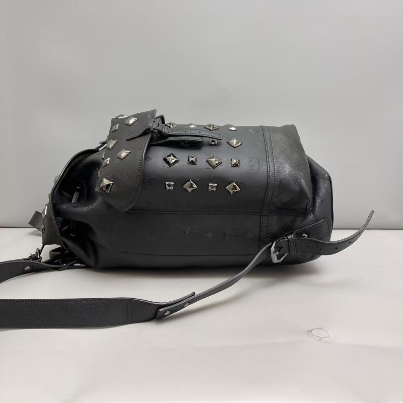 MCM男士高價黑色全皮柳釘中大型子母雙肩包後背包-3