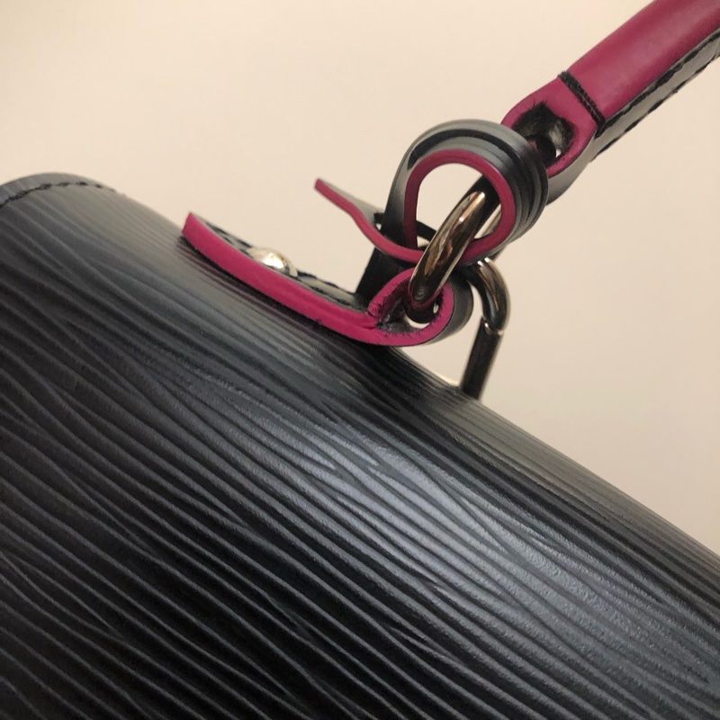 Louis Vuitton銀扣手腕肩背兩用包-12