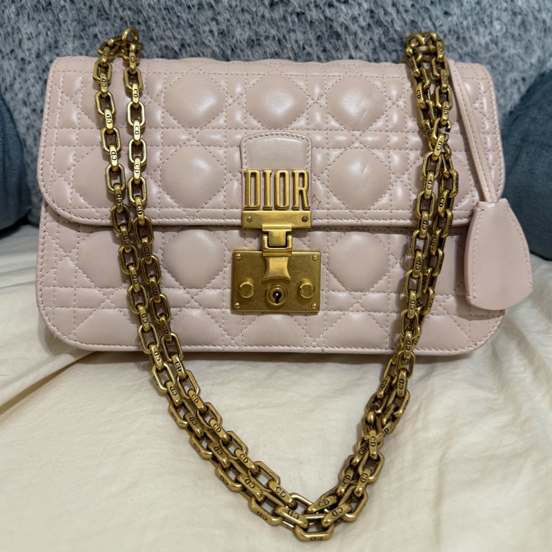 出清 Dior Addict 淡粉色羊皮金扣鏈條包-1