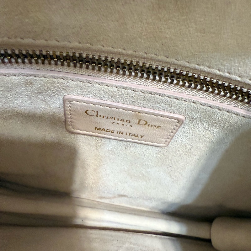 出清 Dior Addict 淡粉色羊皮金扣鏈條包-10