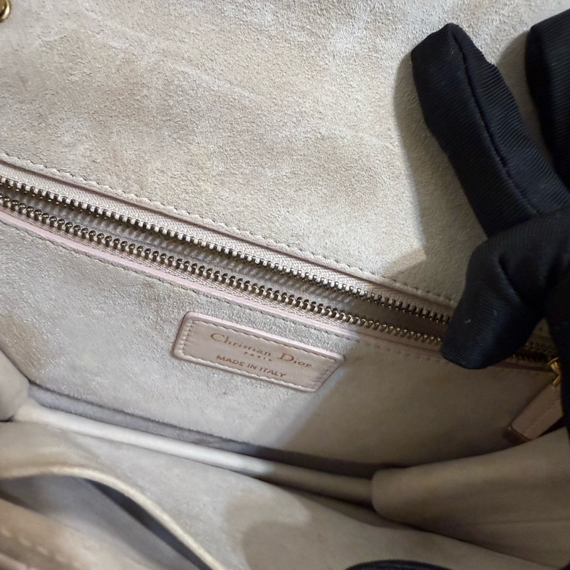 出清 Dior Addict 淡粉色羊皮金扣鏈條包-11