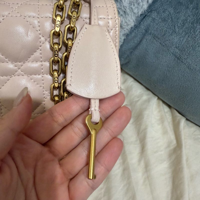 出清 Dior Addict 淡粉色羊皮金扣鏈條包-15