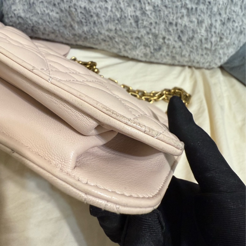 出清 Dior Addict 淡粉色羊皮金扣鏈條包-19
